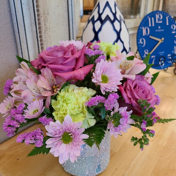 Meet your Posher, Danielle - Picture 2 of 2